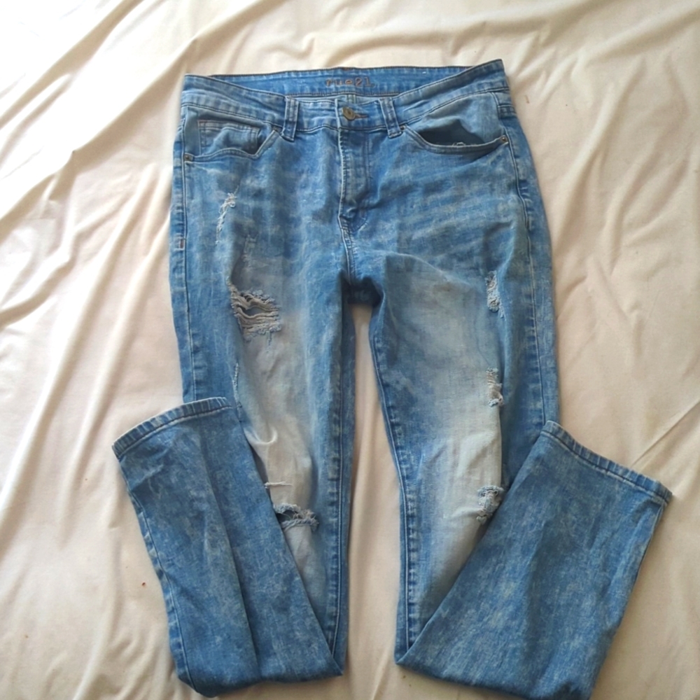 Rue 21 light washed ripped jeans